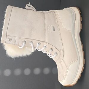 UGG Women's Cream Winter Boots